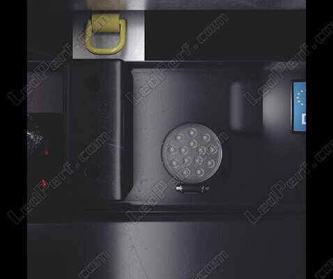 Exemplo de instalação da Luz de marcha atrás LED Osram LEDriving Reversing FX120R-WD - Redondo
