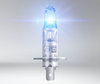 Lâmpada halógena H1 Osram Cool Blue Intense NEXT GEN produzindo iluminação com efeito LED