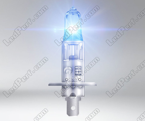 Lâmpada halógena H1 Osram Cool Blue Intense NEXT GEN produzindo iluminação com efeito LED