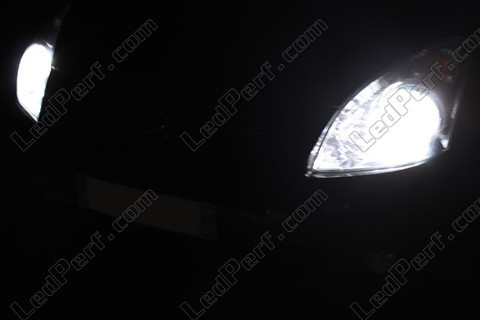 LED Luzes de cruzamento (médios) Toyota Corolla Verso