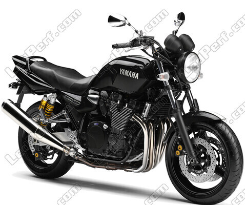 Motocicleta Yamaha XJR 1300 (MK2) (2001 - 2014)
