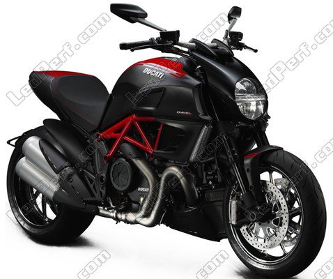 Motocicleta Ducati Diavel (2011 - 2013)